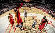 开云官方app入口-库里统治全场，尼克斯轻取掘金，当绝对天赋遇上战术纪律