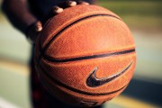 开云体育下载-孤星闪耀，那个哈登扛起全队的NBA季后赛之夜