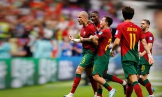 开云体育app-包含壮志凌云，实力球队为了夺得冠军荣耀全力以赴的词条