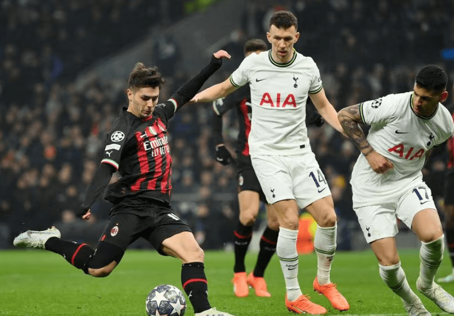 AC米兰翻盘哥伦比亚，阿尔巴惊艳世界