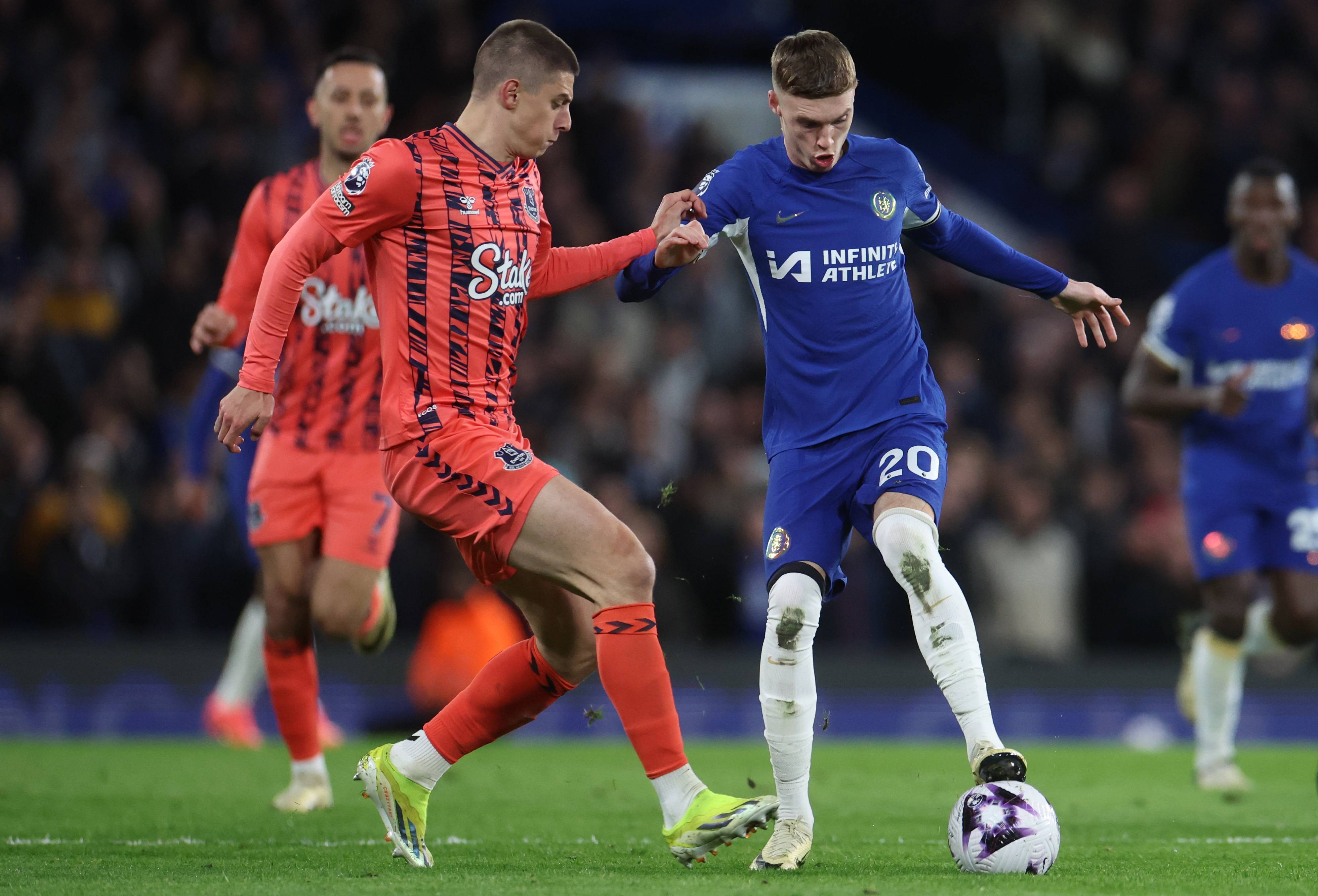 包含斯特林绝杀利物浦，曼城夺得三分登顶英超的词条