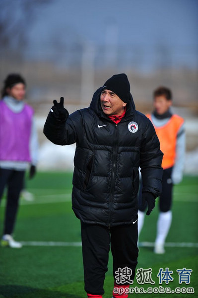 关于马林队在比赛中展现了出色的战术布局的信息