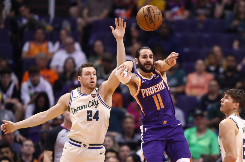 关于雄鹿惜败湖人，卢比奥砍下全场最高34分的信息