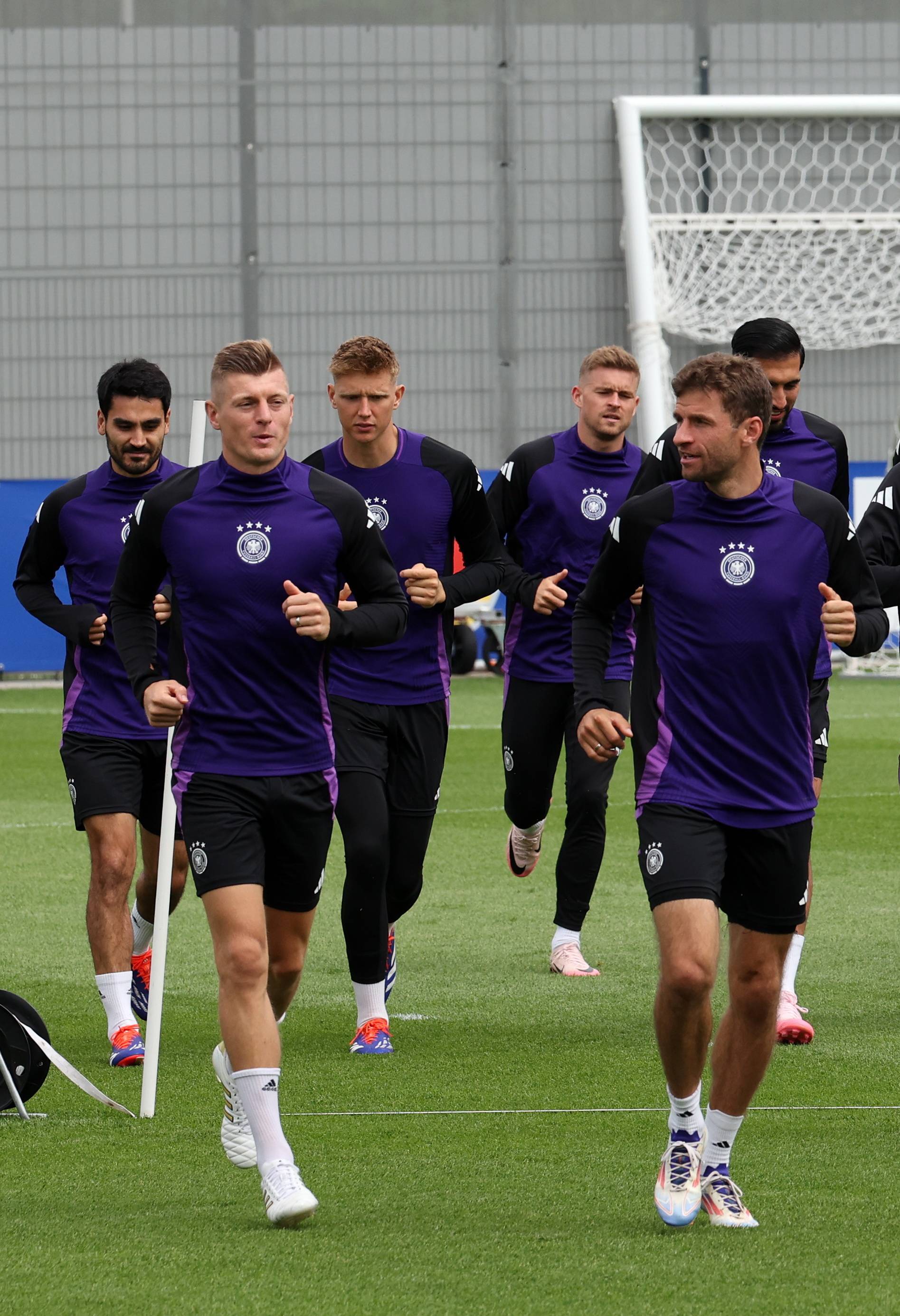 欧洲球场上精彩绝伦的足球战的简单介绍