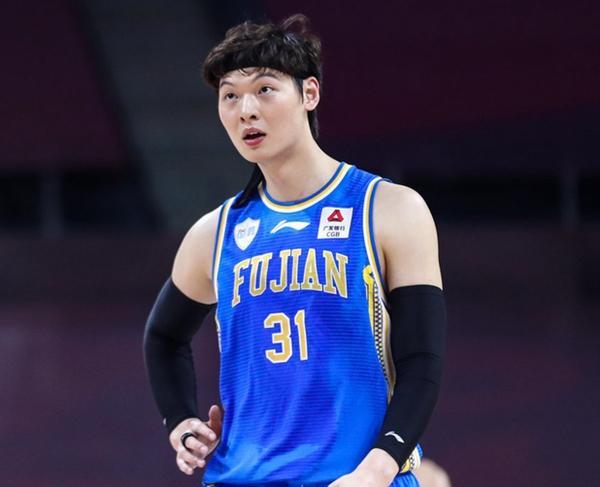 关于福建队队员表现抢眼，实现团队连胜的信息