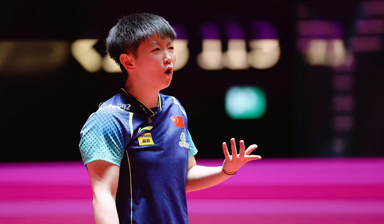 勇猛精神！女足球员在比赛中无所畏惧的简单介绍