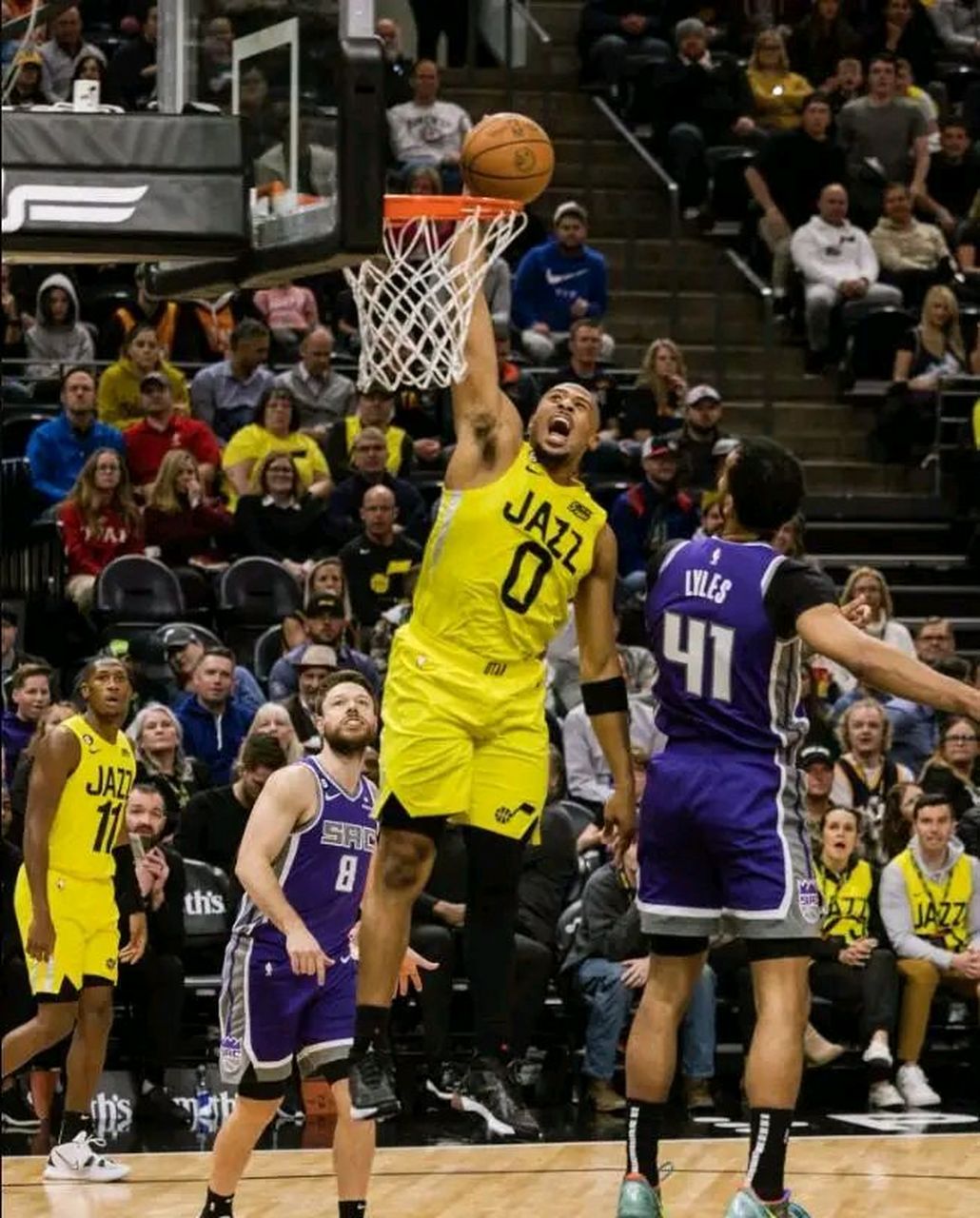 太阳逆转爵士,福克斯点燃赛场的简单介绍 太阳逆转爵士,福克斯点燃赛场的简单介绍