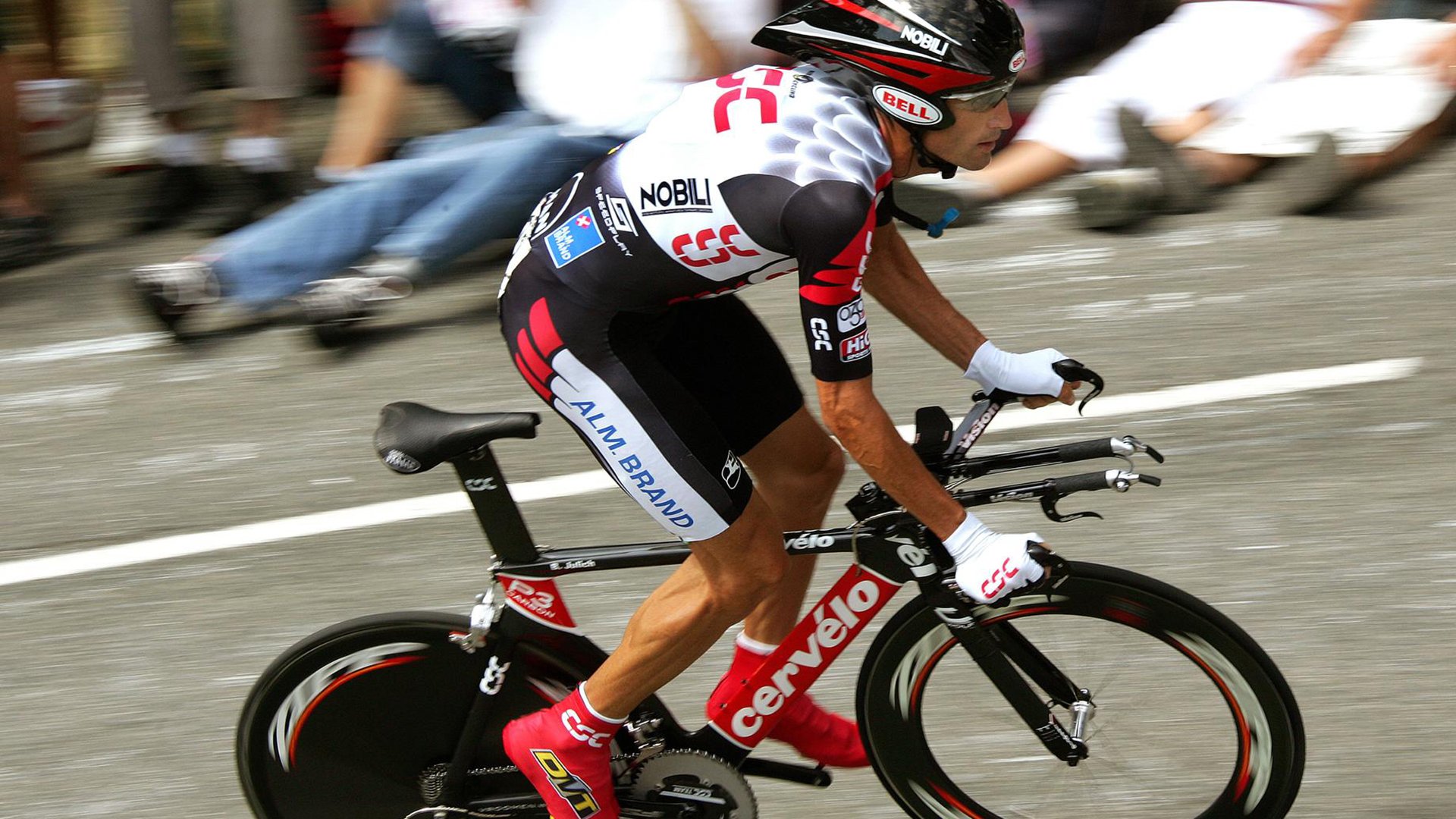 火箭掀翻辽宁队,班凯罗在英超争冠接管比赛,跨界竞技的胜利启示